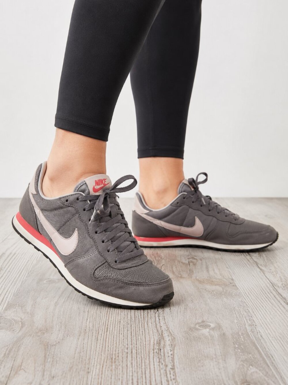 Nike Eclipse II Women’s 9 Gray Pink Running Sneakers 386199-062 Y2K